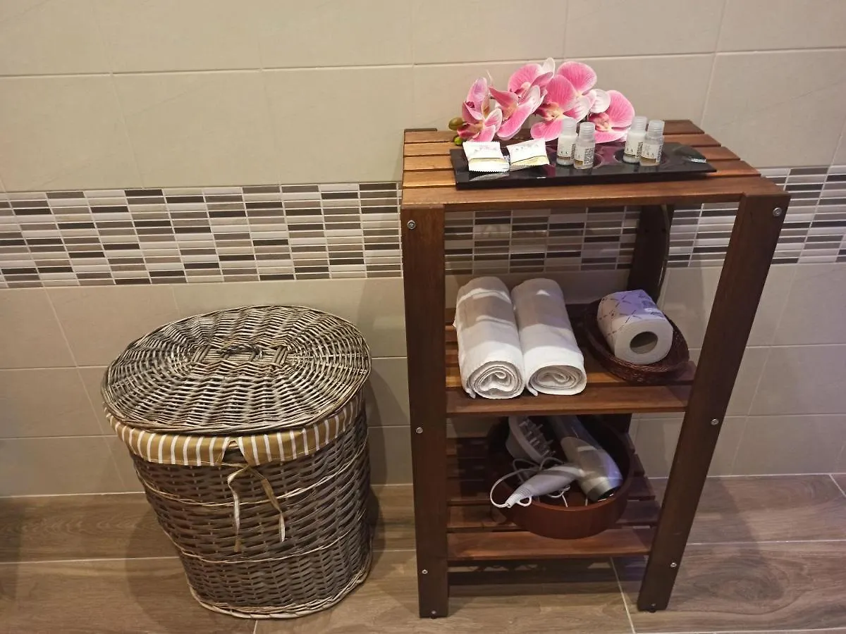Suite Maison Tropical - Luxury Apartment In Central Downtown - Station 0*, Bari Italy