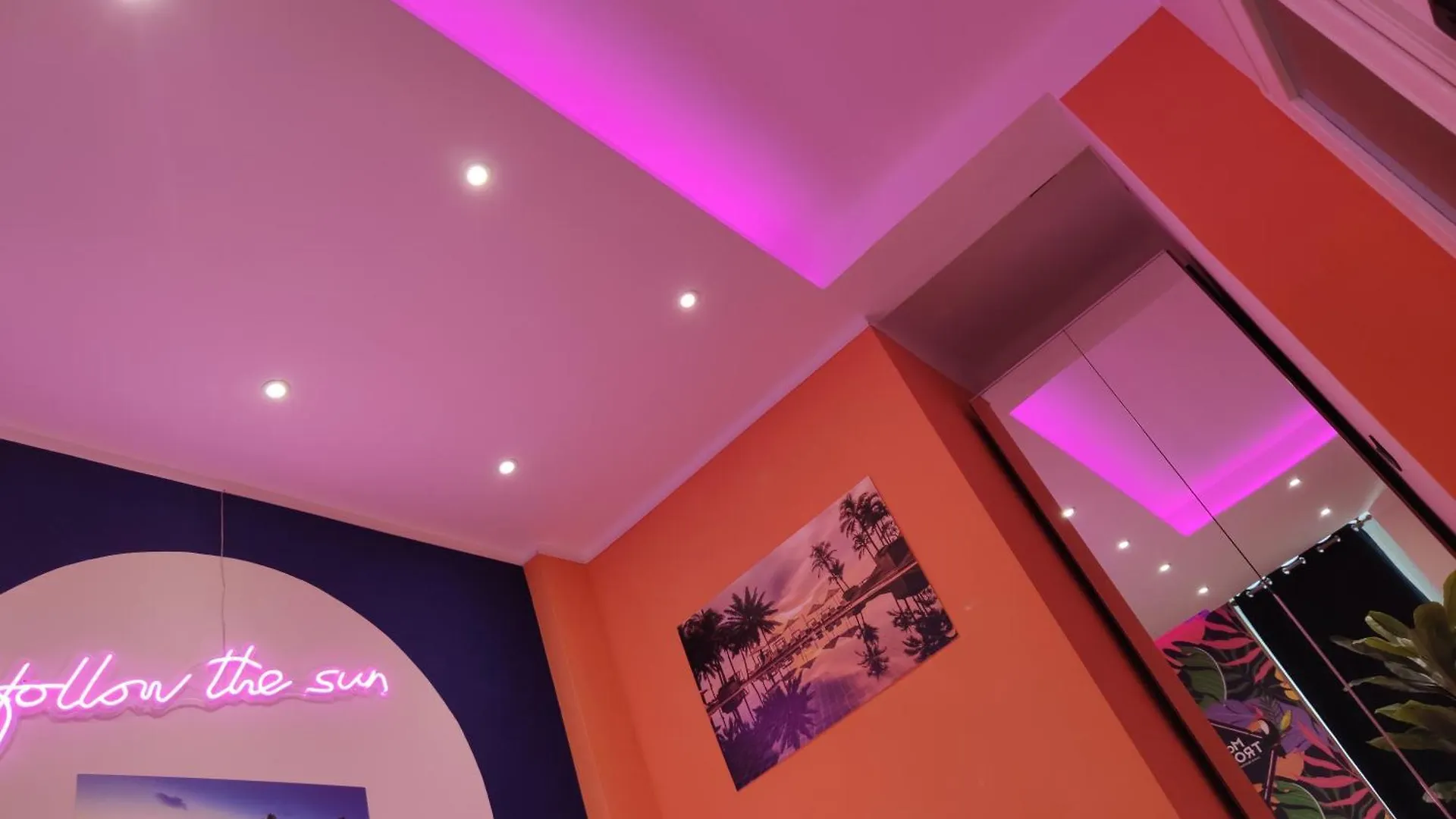 Suite Maison Tropical - Luxury Apartment In Bari 0*,  Italy